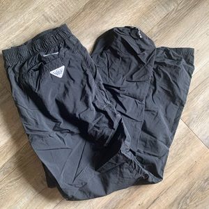 Columbia YLG black wind pants